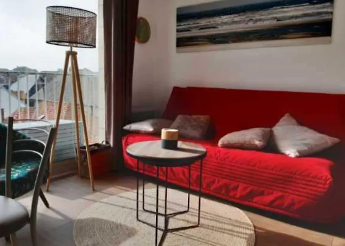 Bright Apartment Near The Sea