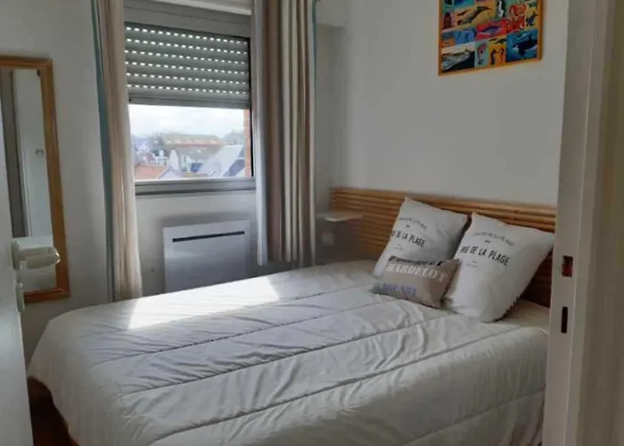 Bright Apartment Near The Sea